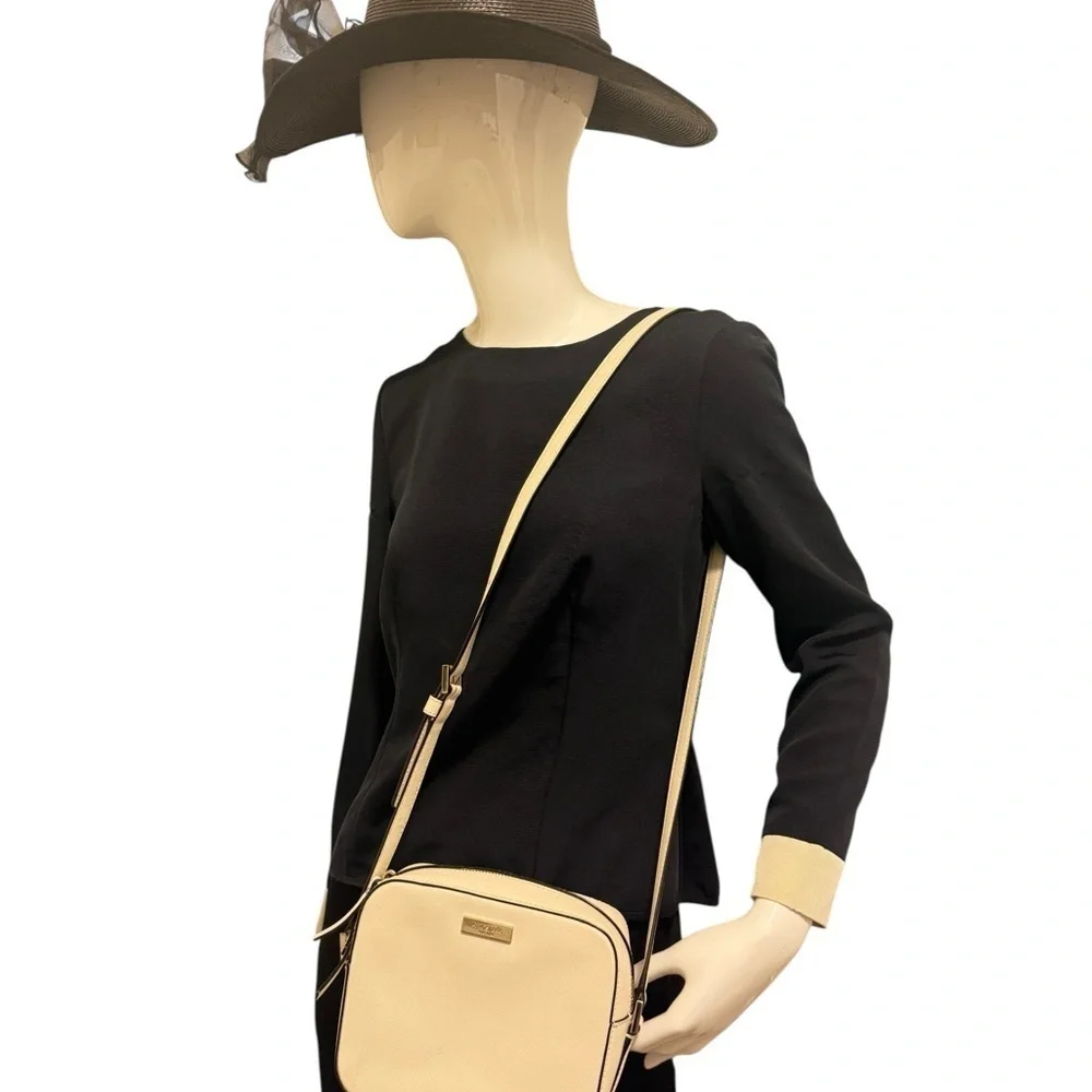 Kate Spade cream color Cross body bag I. Great construction